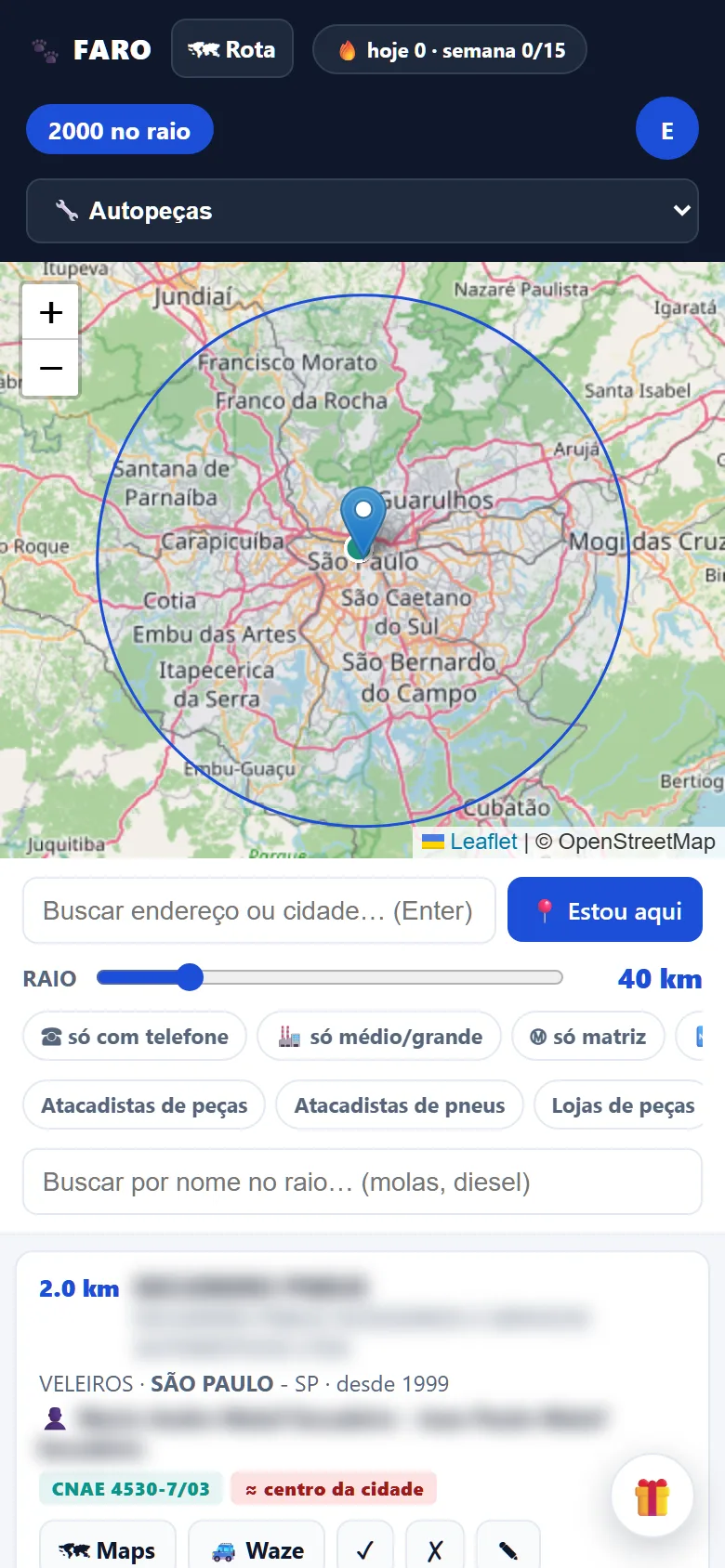 Captura do Faro: nicho Autopeças, mapa de São Paulo, busca por raio e filtros de empresas. Dados individuais estão desfocados.